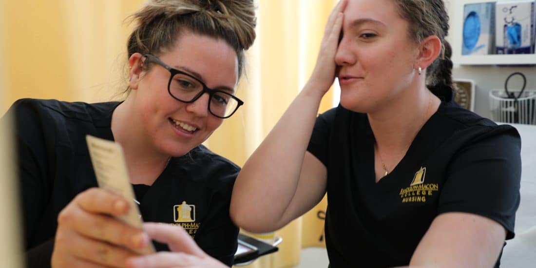 ӣֱ Nursing students get hands on experience in the classroom.